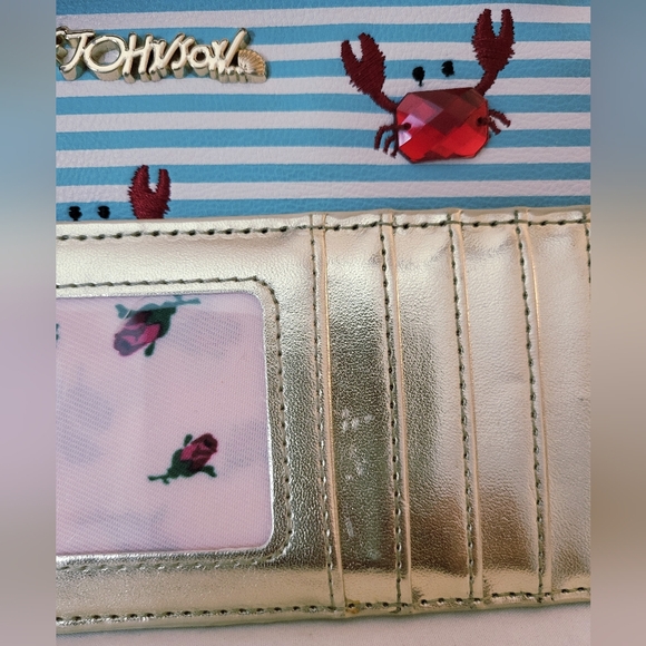 🎉Betsey Johnson Crab Striped Wristlet 🎉 DESIGNER CLEARANCE DEAL - Picture 7 of 13